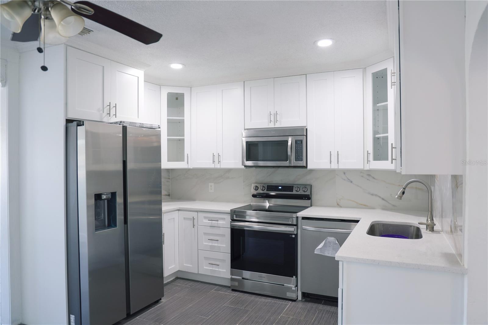 1655 Drew St Property Photo 12
