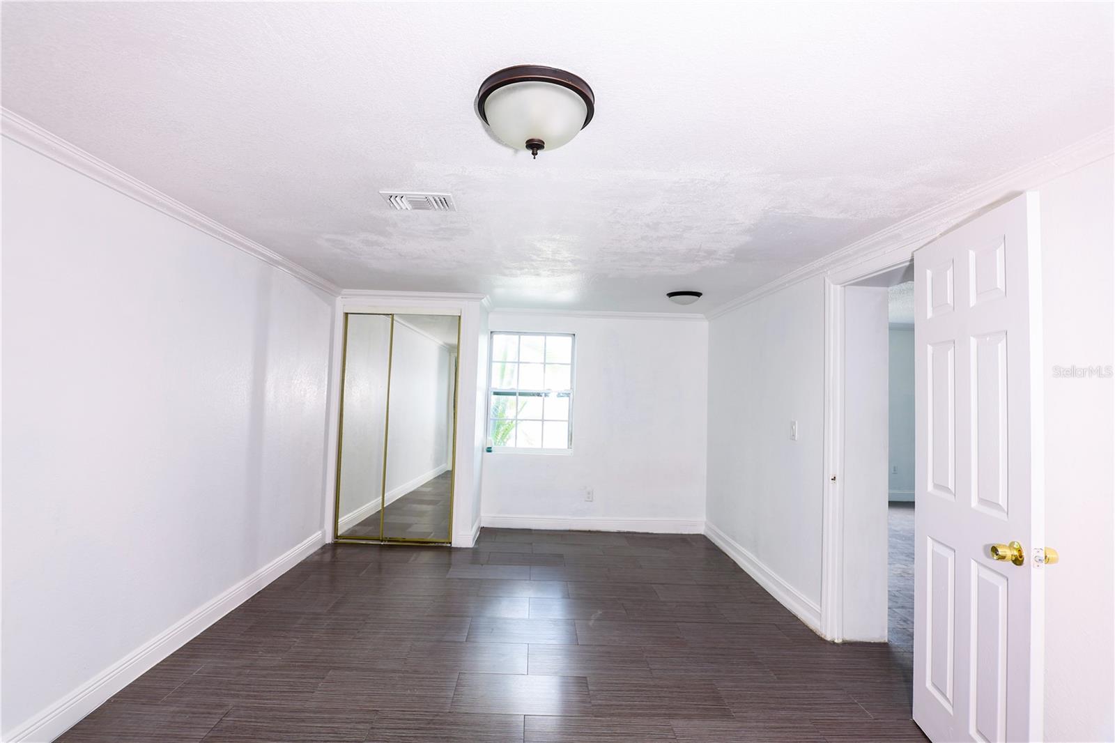 1655 Drew St Property Photo 13
