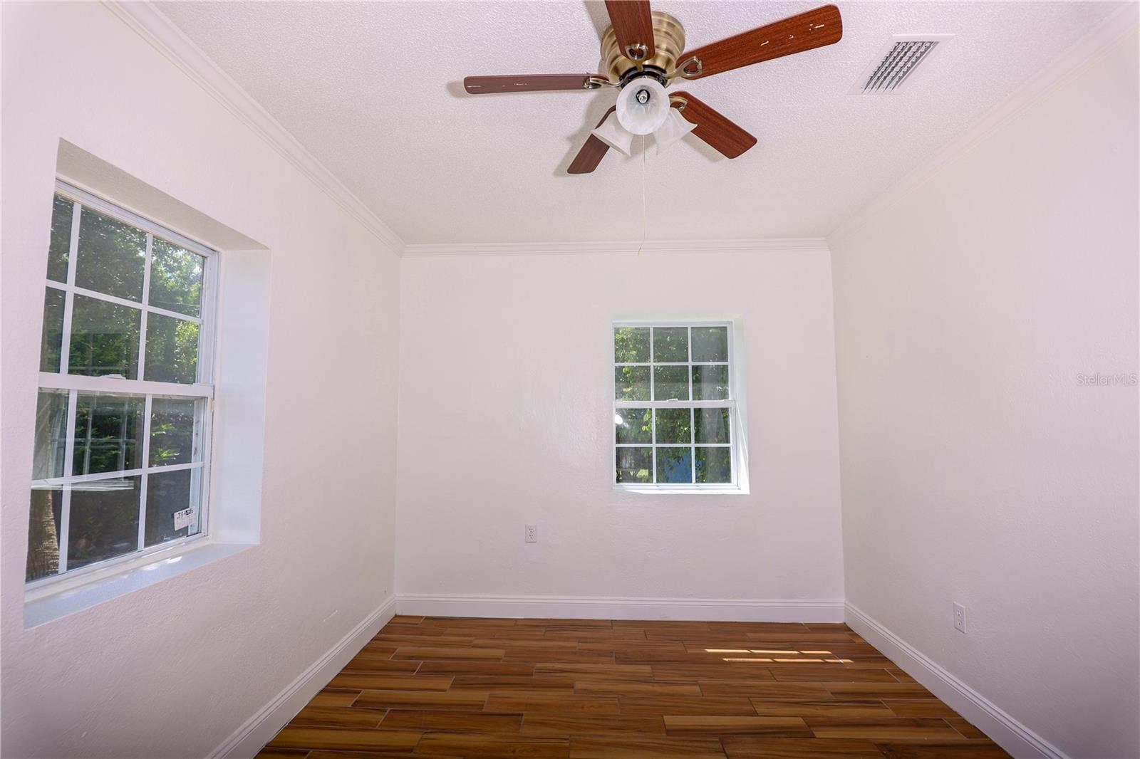 1655 Drew St Property Photo 15