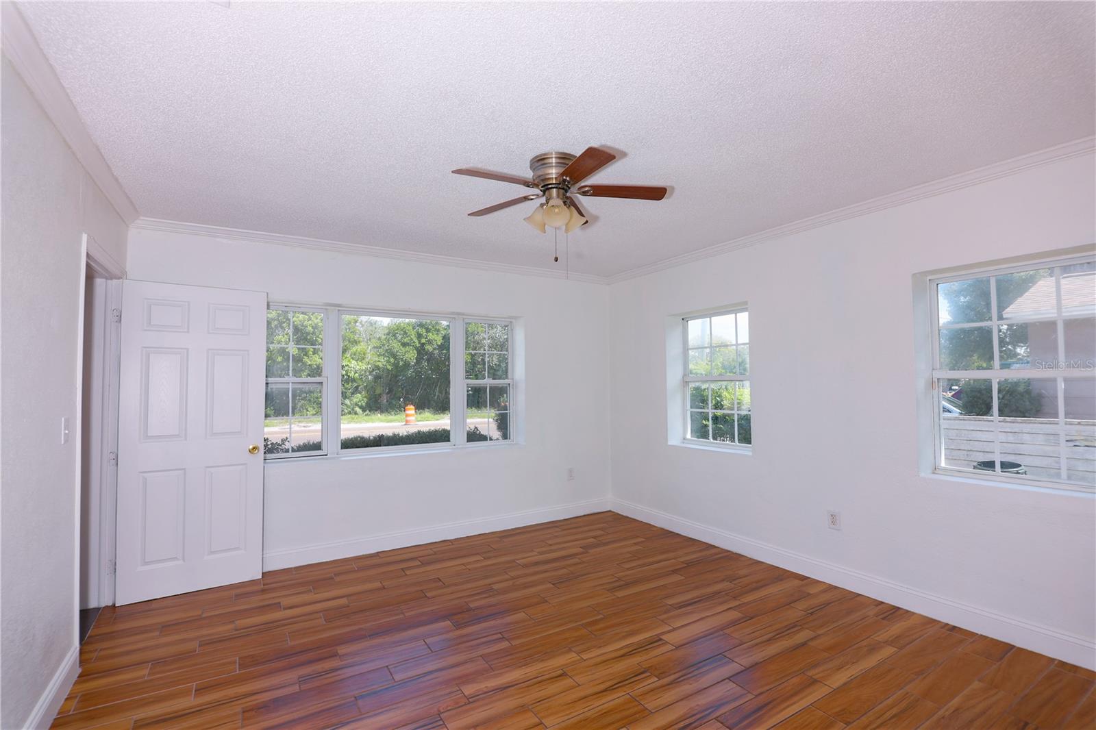 1655 Drew St Property Photo 16