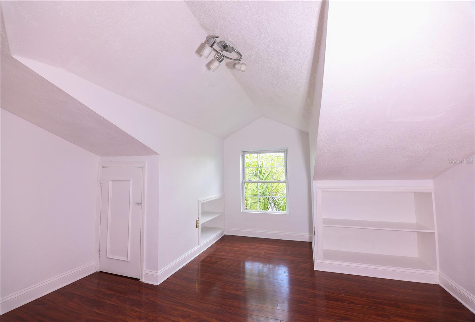 1655 Drew St Property Photo 20