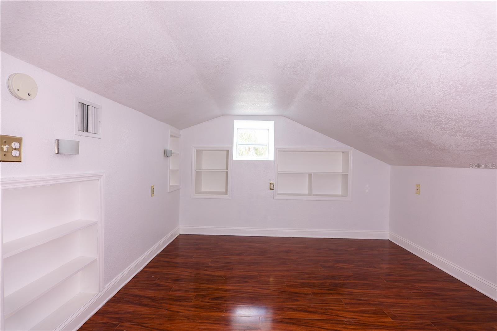 1655 Drew St Property Photo 21