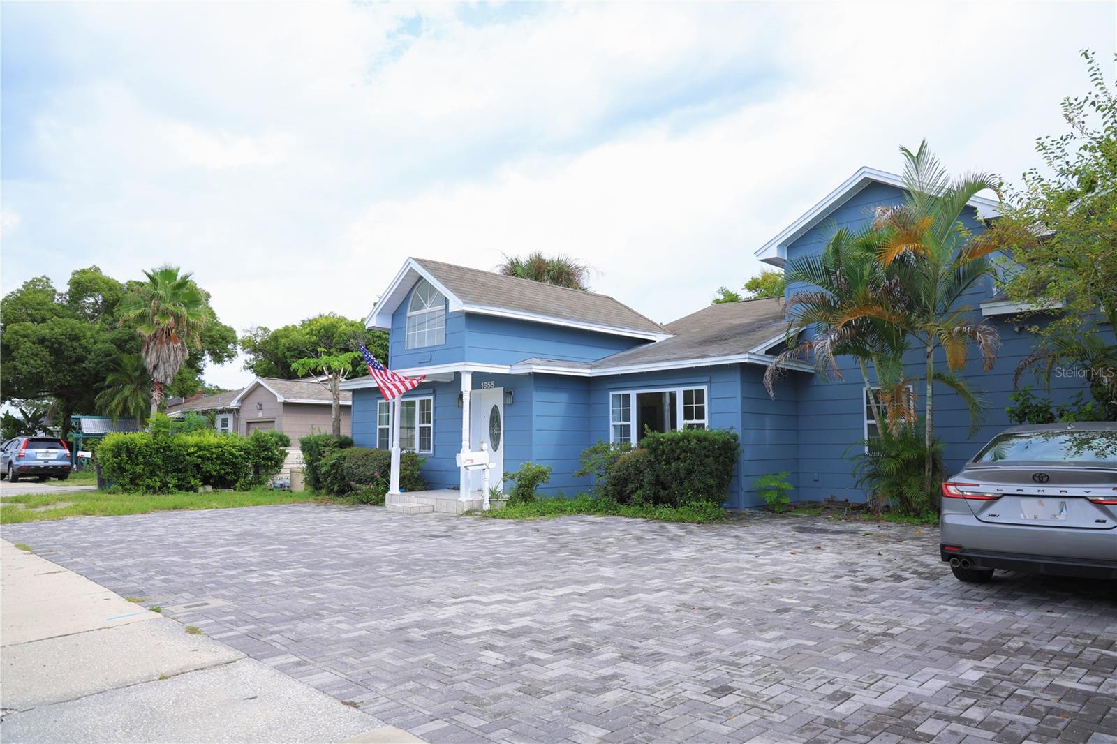 1655 Drew St Property Photo 27