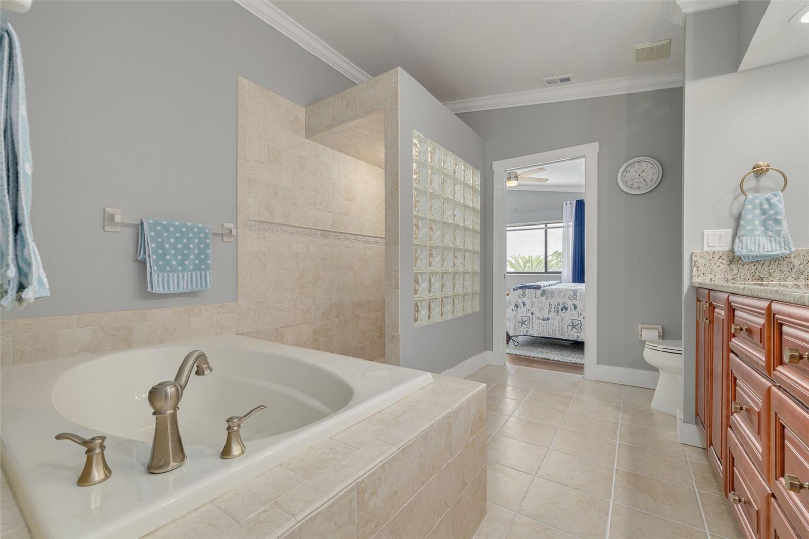 6206 Bayside Dr Property Photo 24