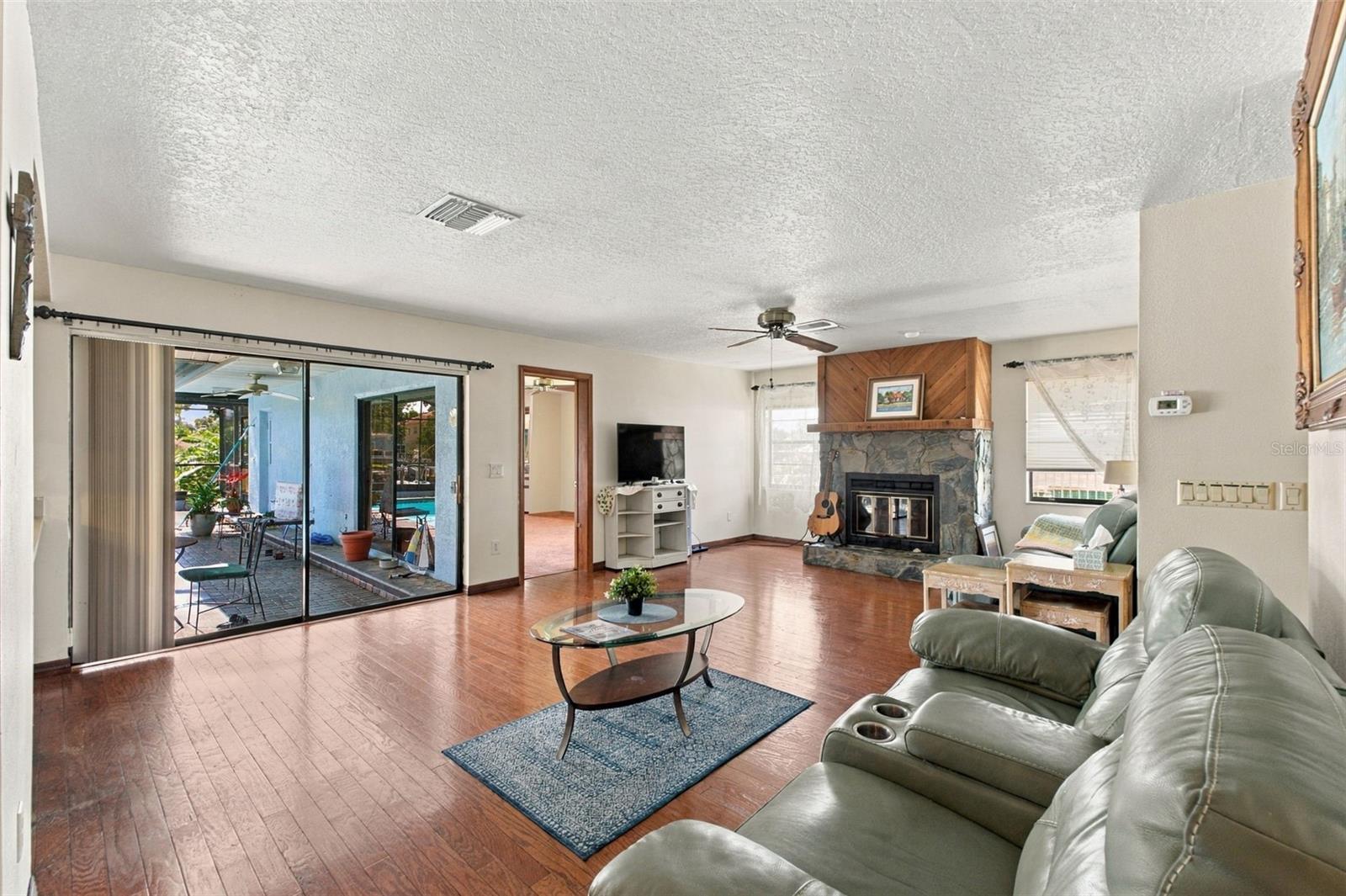 6674 River Rd Property Photo 6