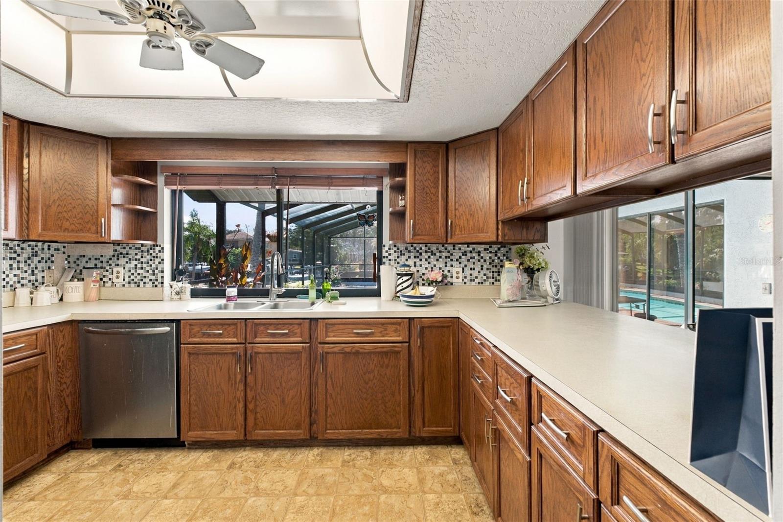6674 River Rd Property Photo 9