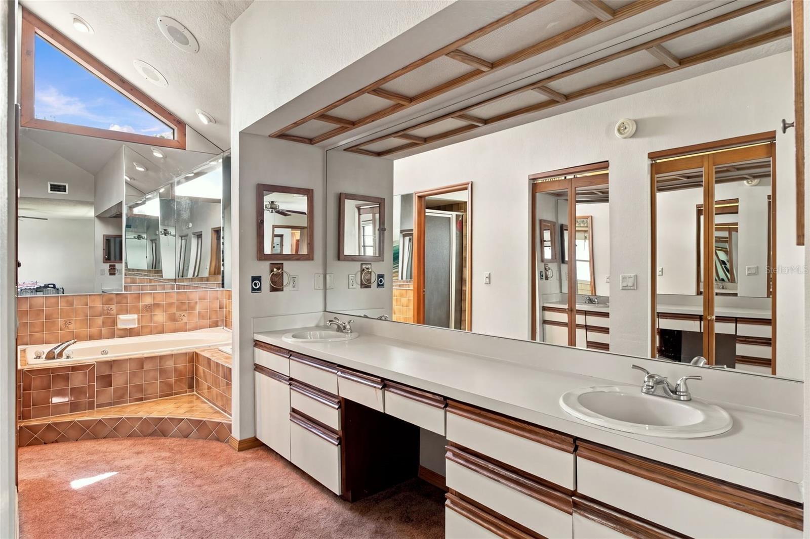6674 River Rd Property Photo 14