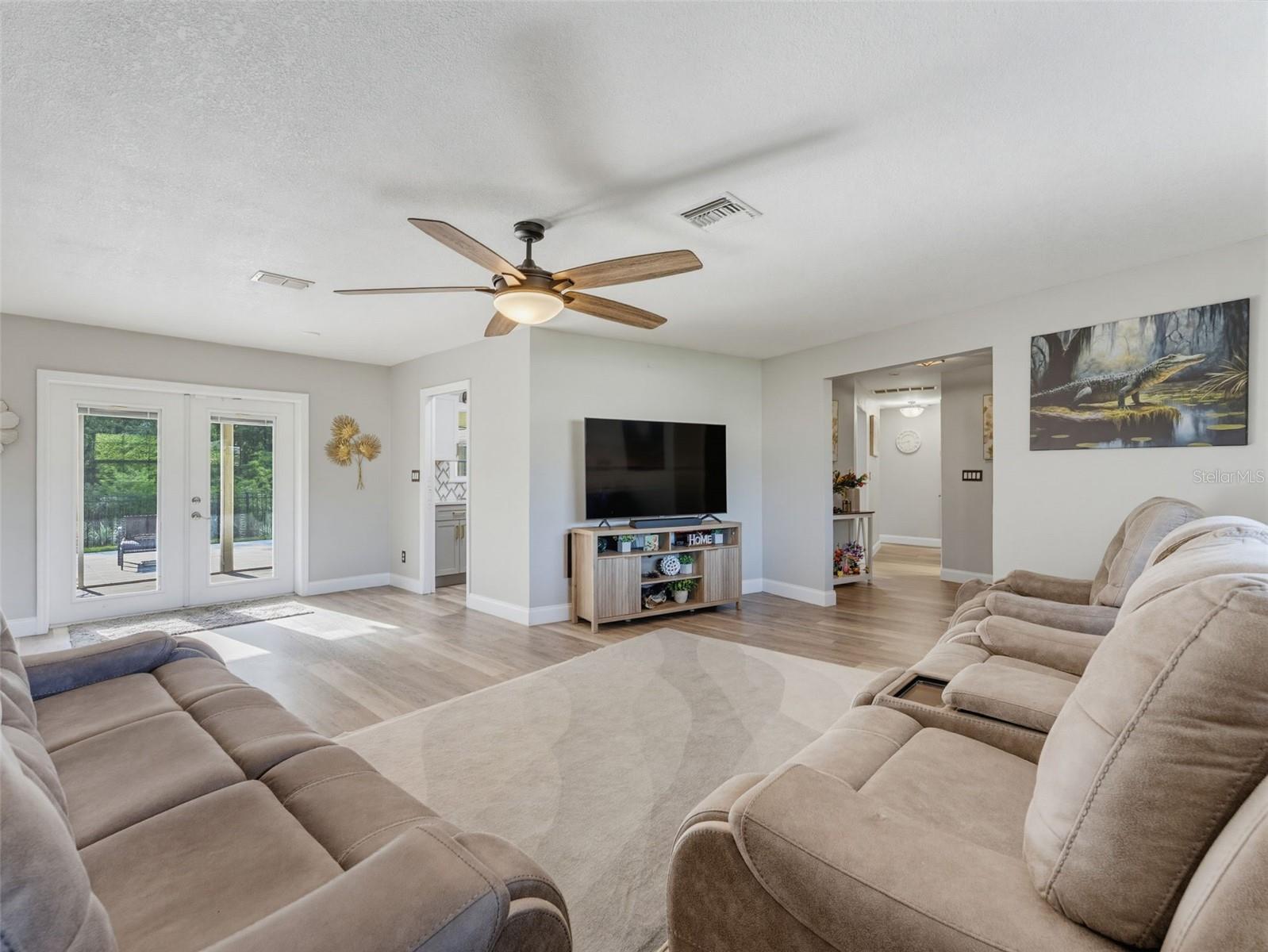 1846 Del Robles Dr Property Photo 11