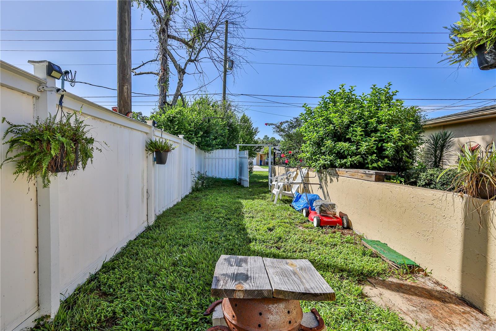 7487 Canterbury St Property Photo 54