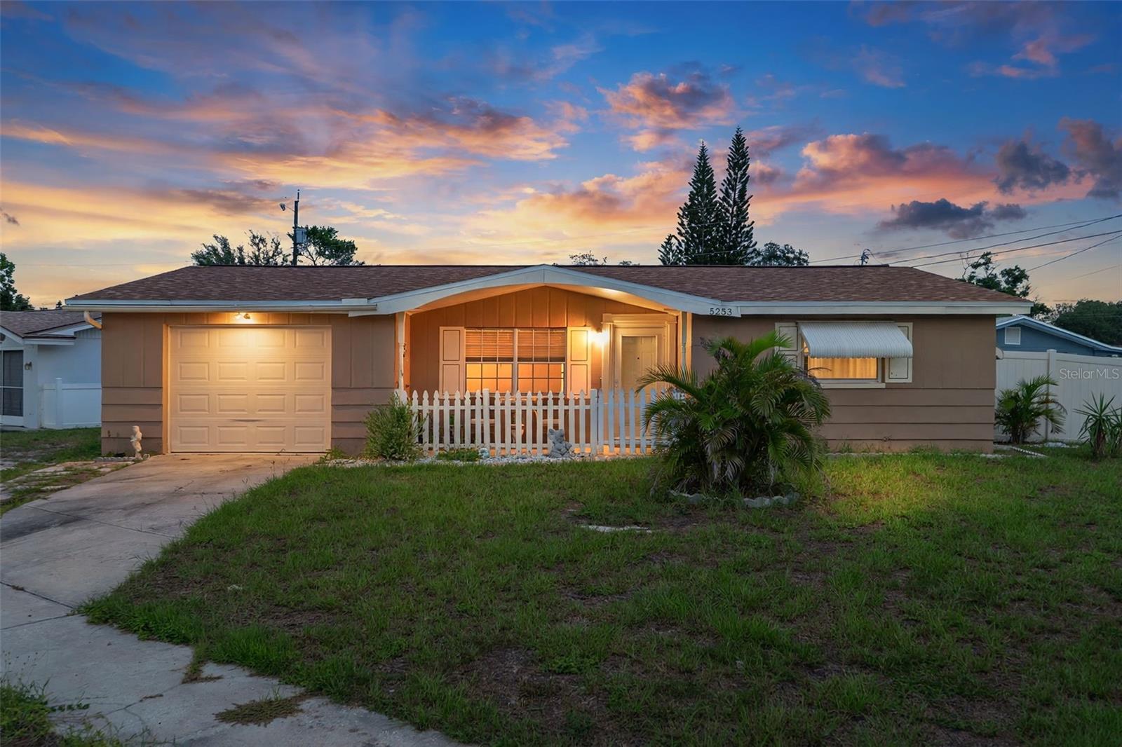 5253 FOREST HILLS DR Property Photo 1