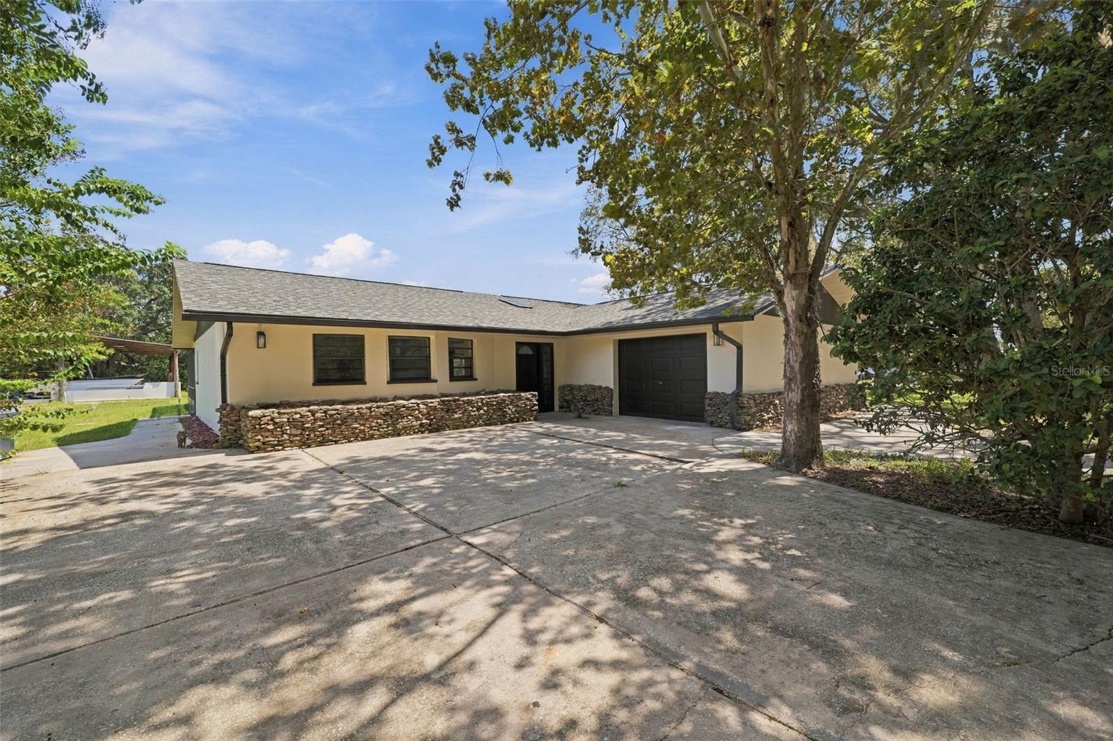 15440 Hays Rd Property Photo 1