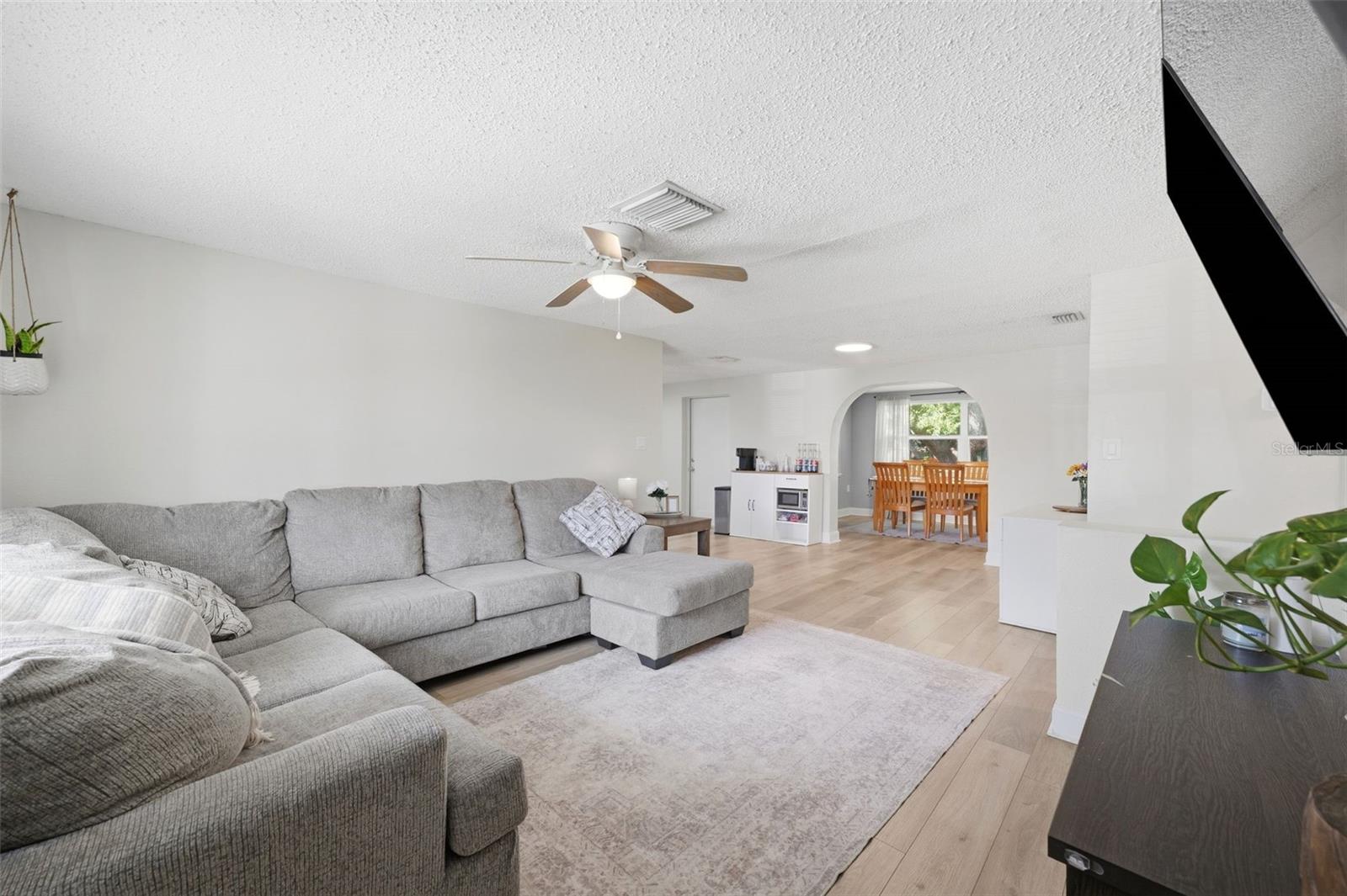 10025 Sleepy Hollow Ln Property Photo 2