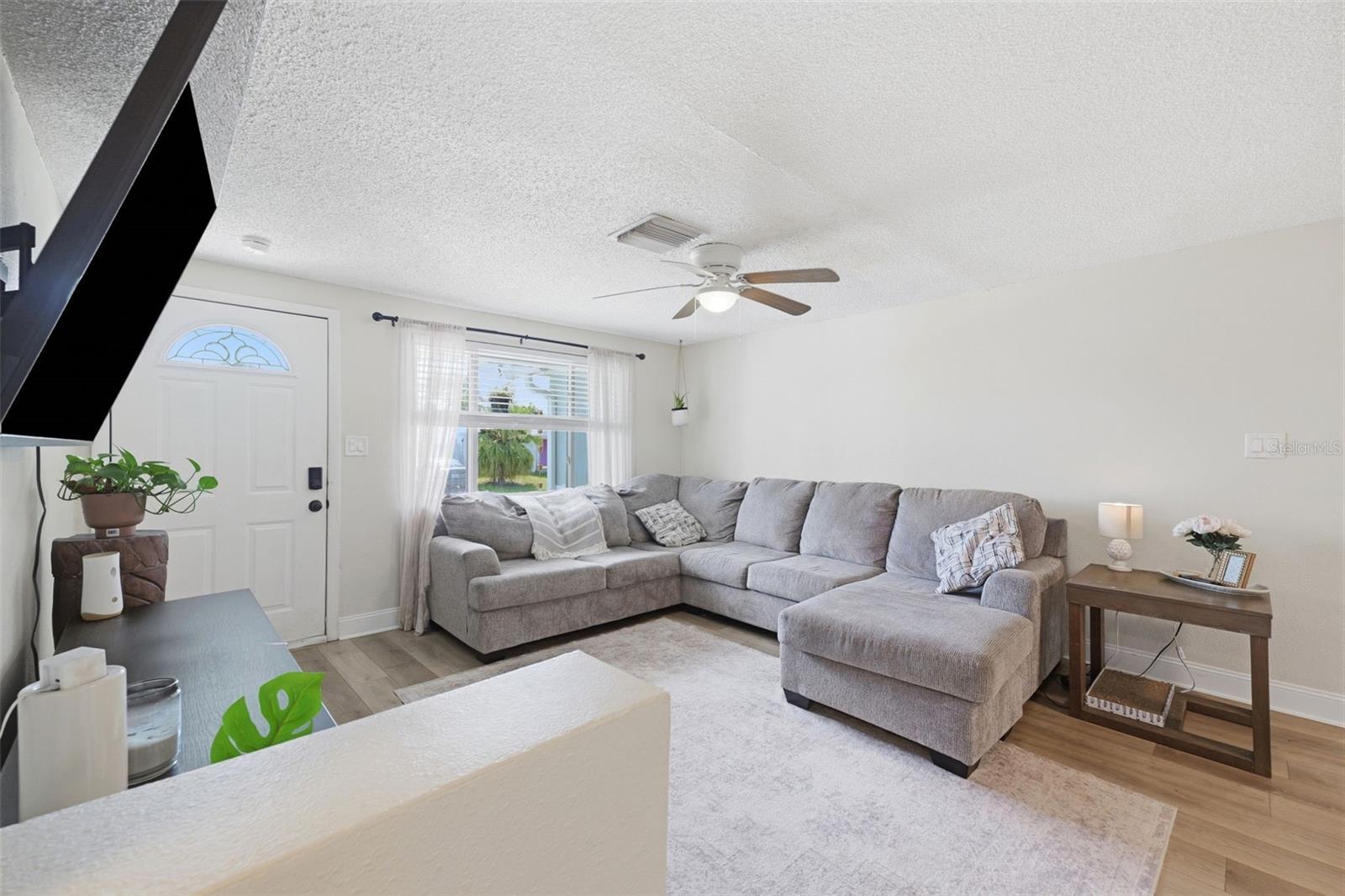 10025 Sleepy Hollow Ln Property Photo 6