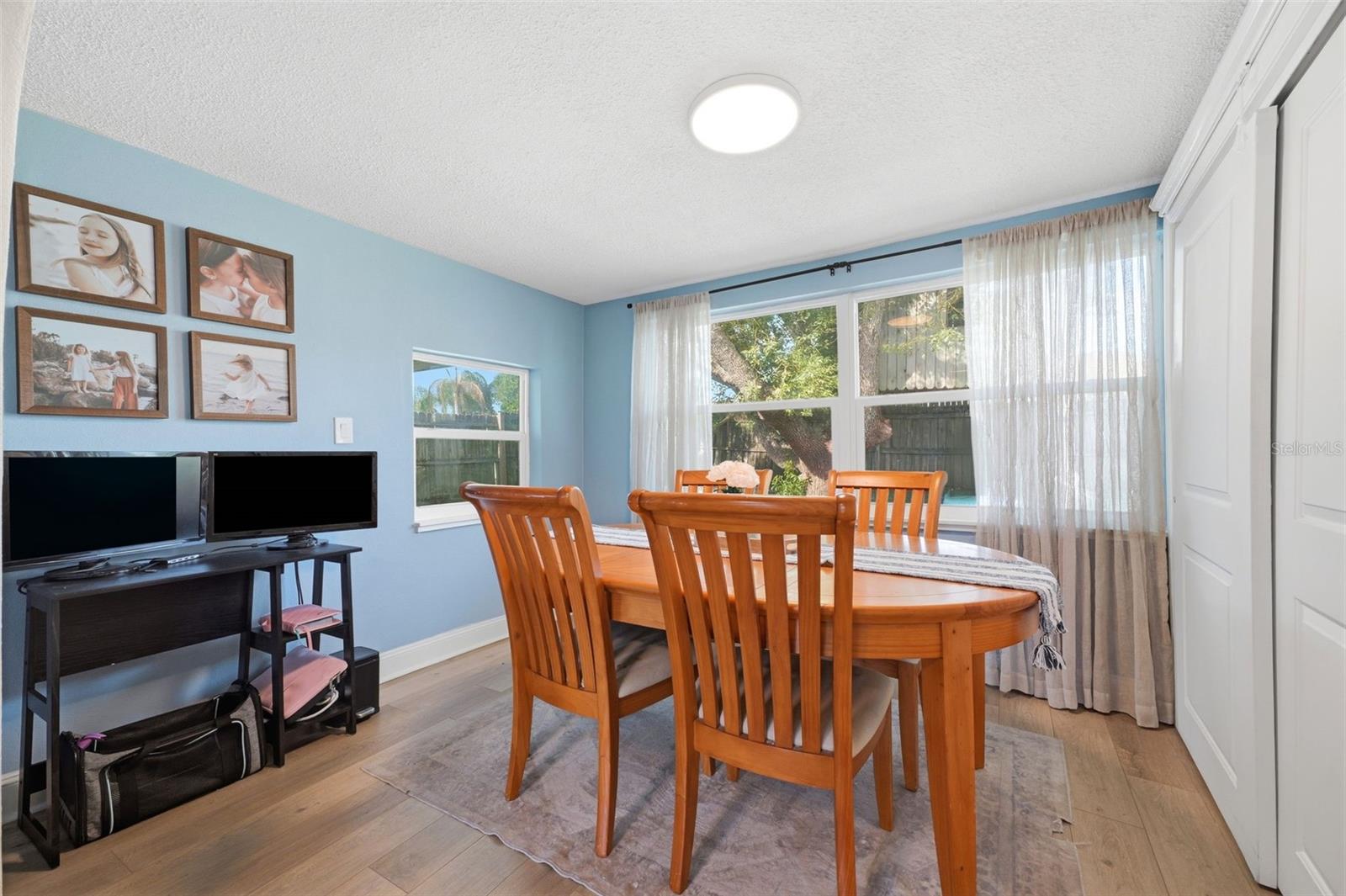 10025 Sleepy Hollow Ln Property Photo 7