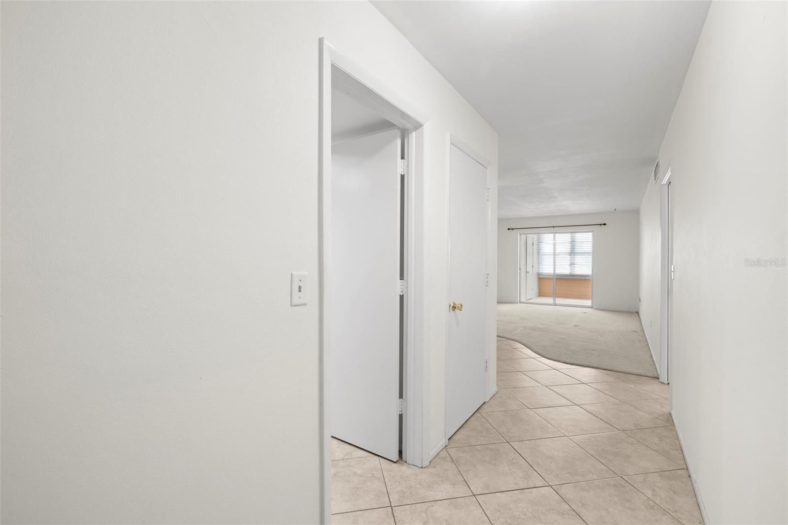 400 Glennes Ln #206 Property Photo 3