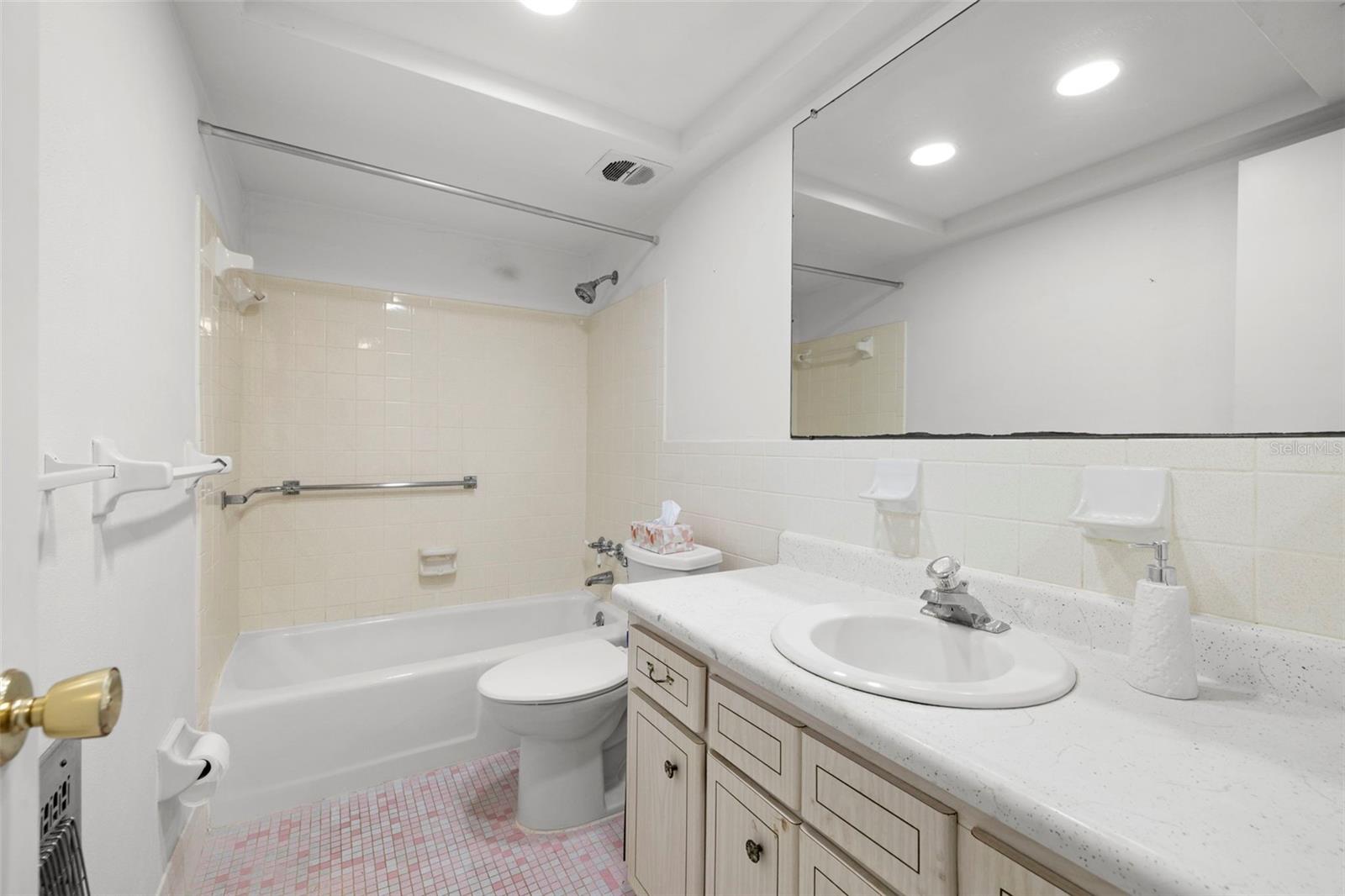 400 Glennes Ln #206 Property Photo 16