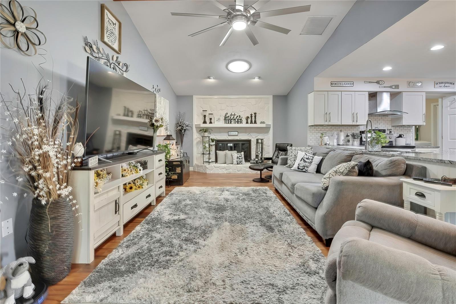 8098 Shorecrest Ct Property Photo 4