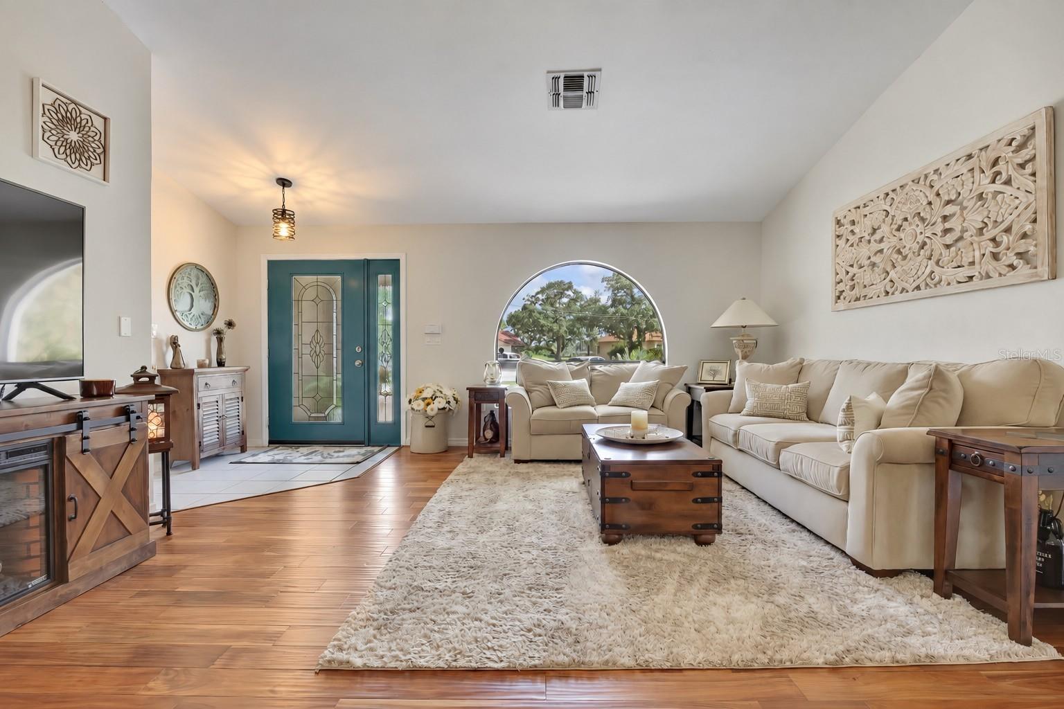 8098 Shorecrest Ct Property Photo 5