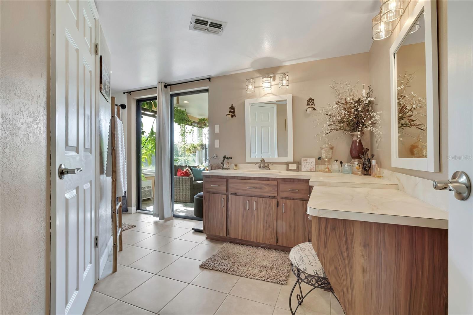8098 Shorecrest Ct Property Photo 27