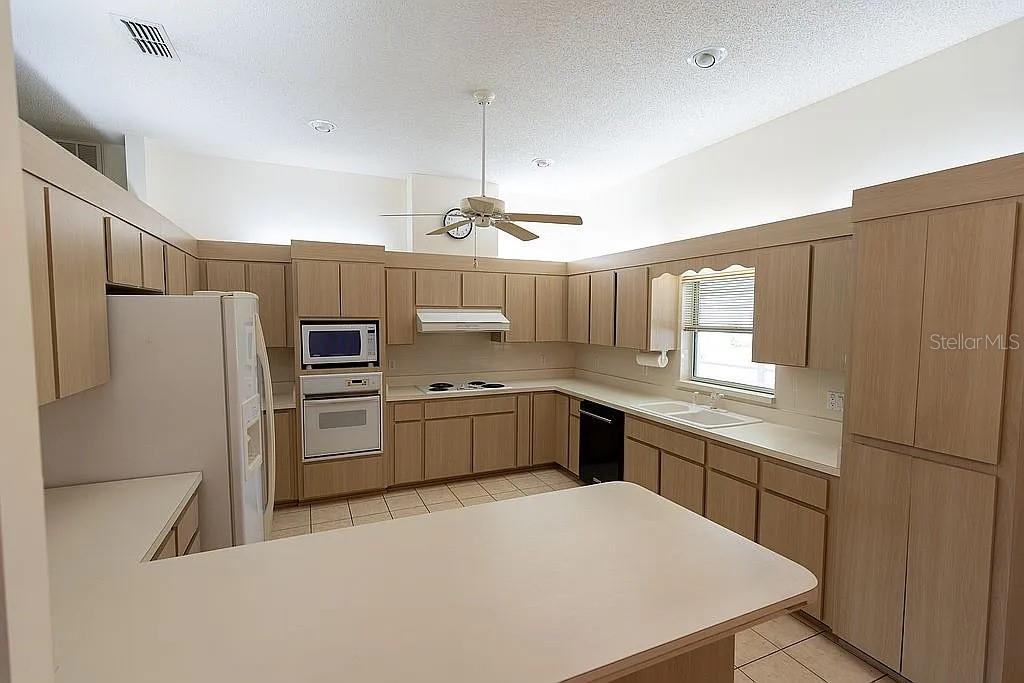 3195 S Blackmountain Dr Property Photo 2