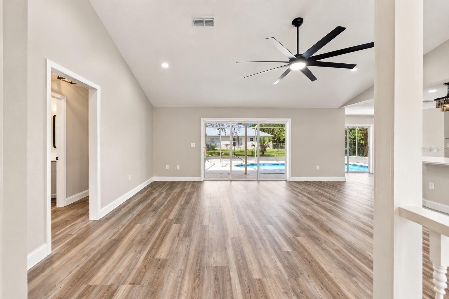 W7889769 Property Photo 3