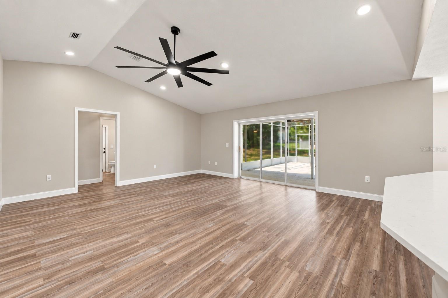 W7889769 Property Photo 6