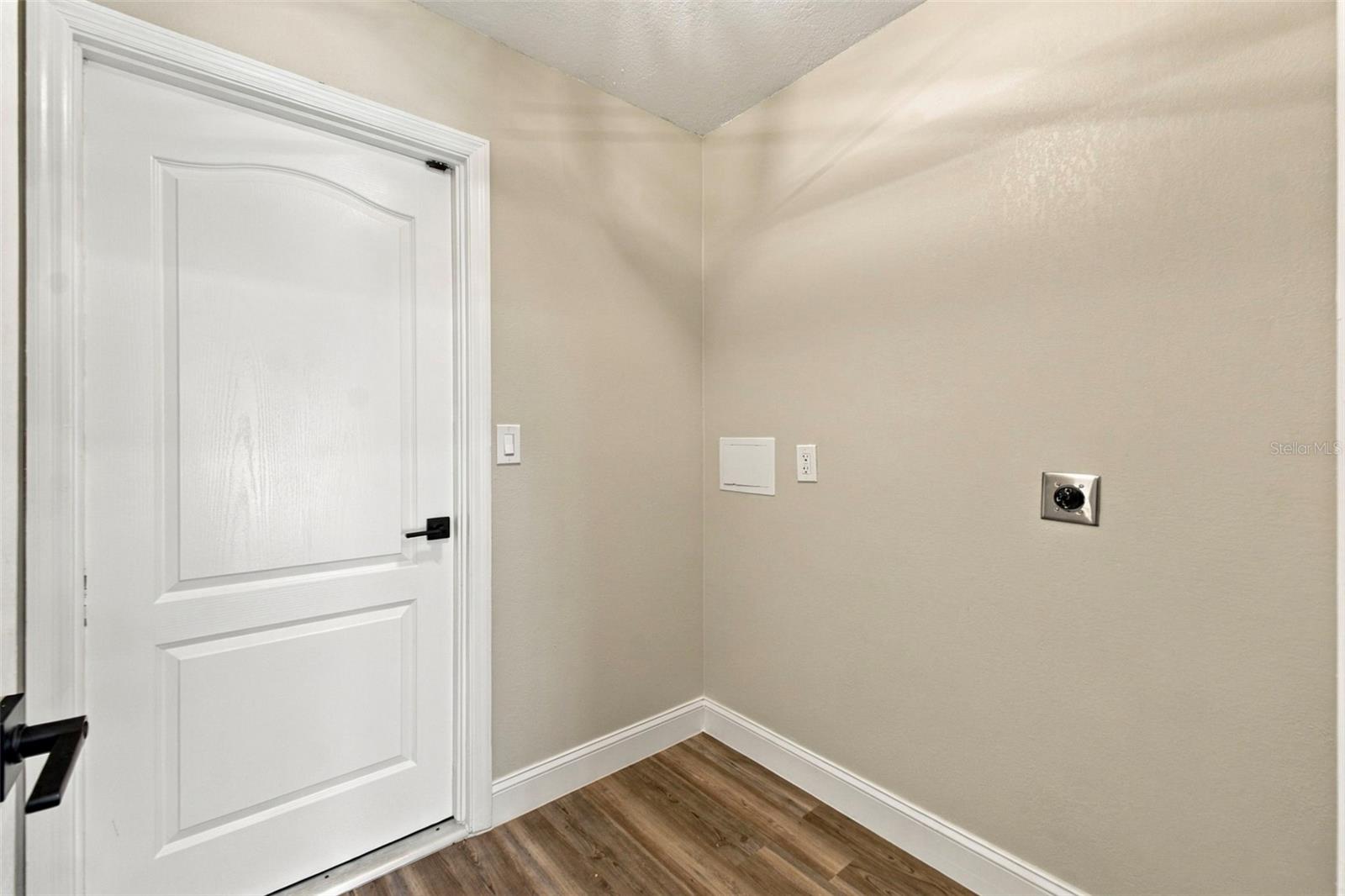 W7889769 Property Photo 21