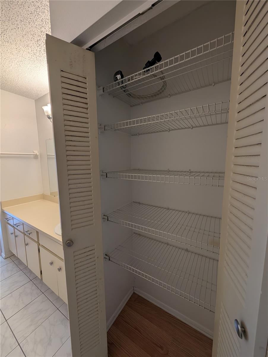 1130 Dover Ct Property Photo 9