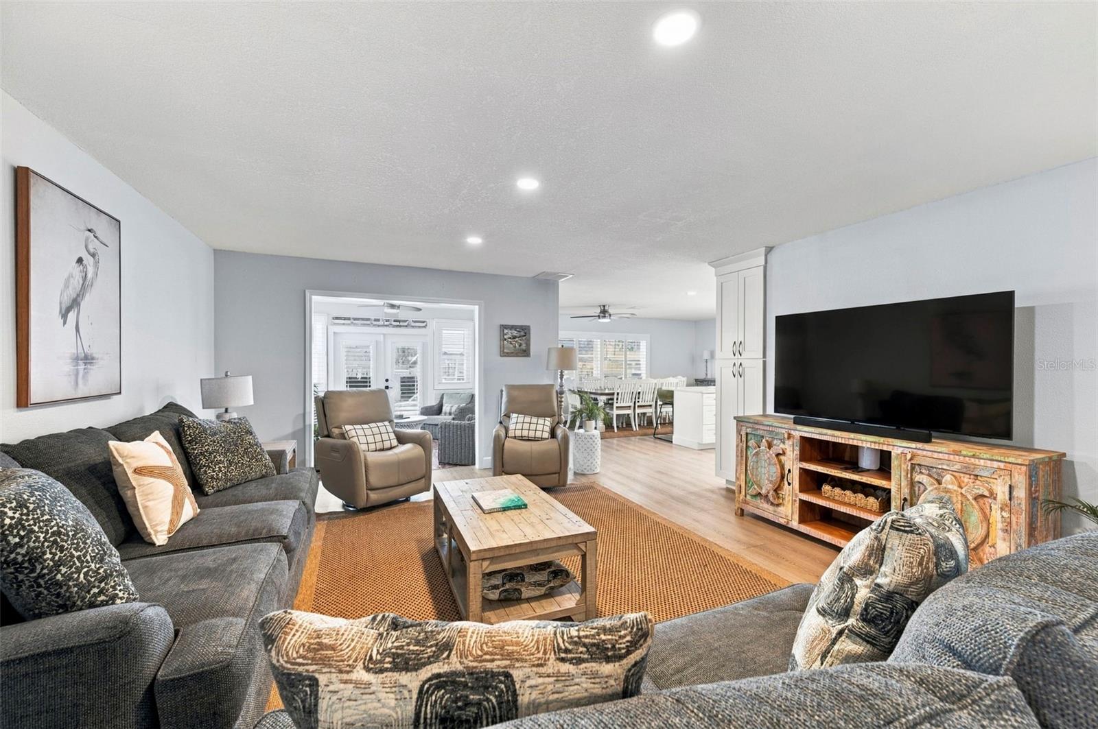 6027 Beverly Dr Property Photo 6