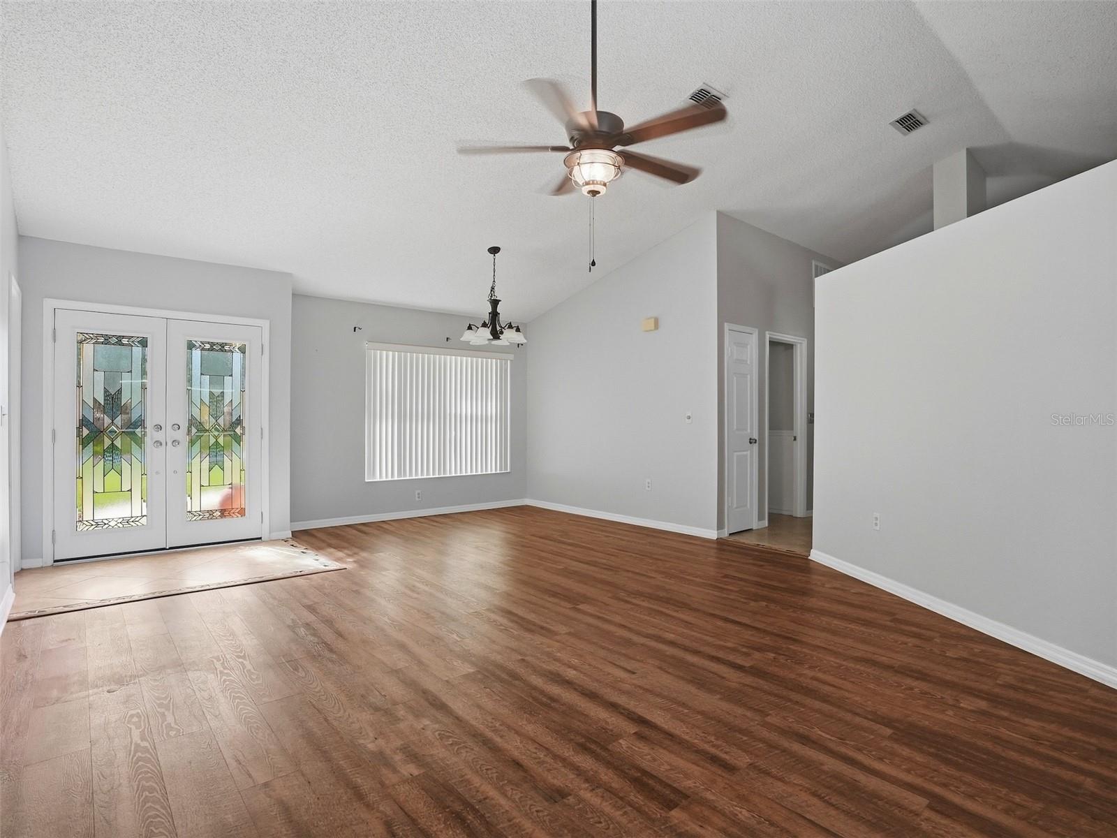 8209 Alhambra Ct Property Photo 4