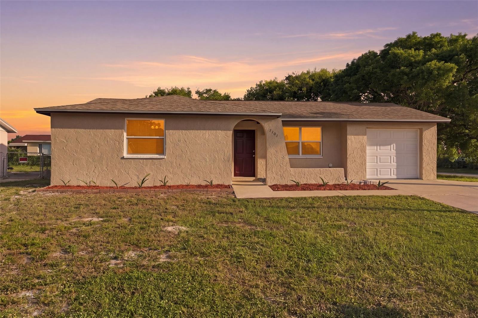 7101 Fairfax Dr Property Photo 1