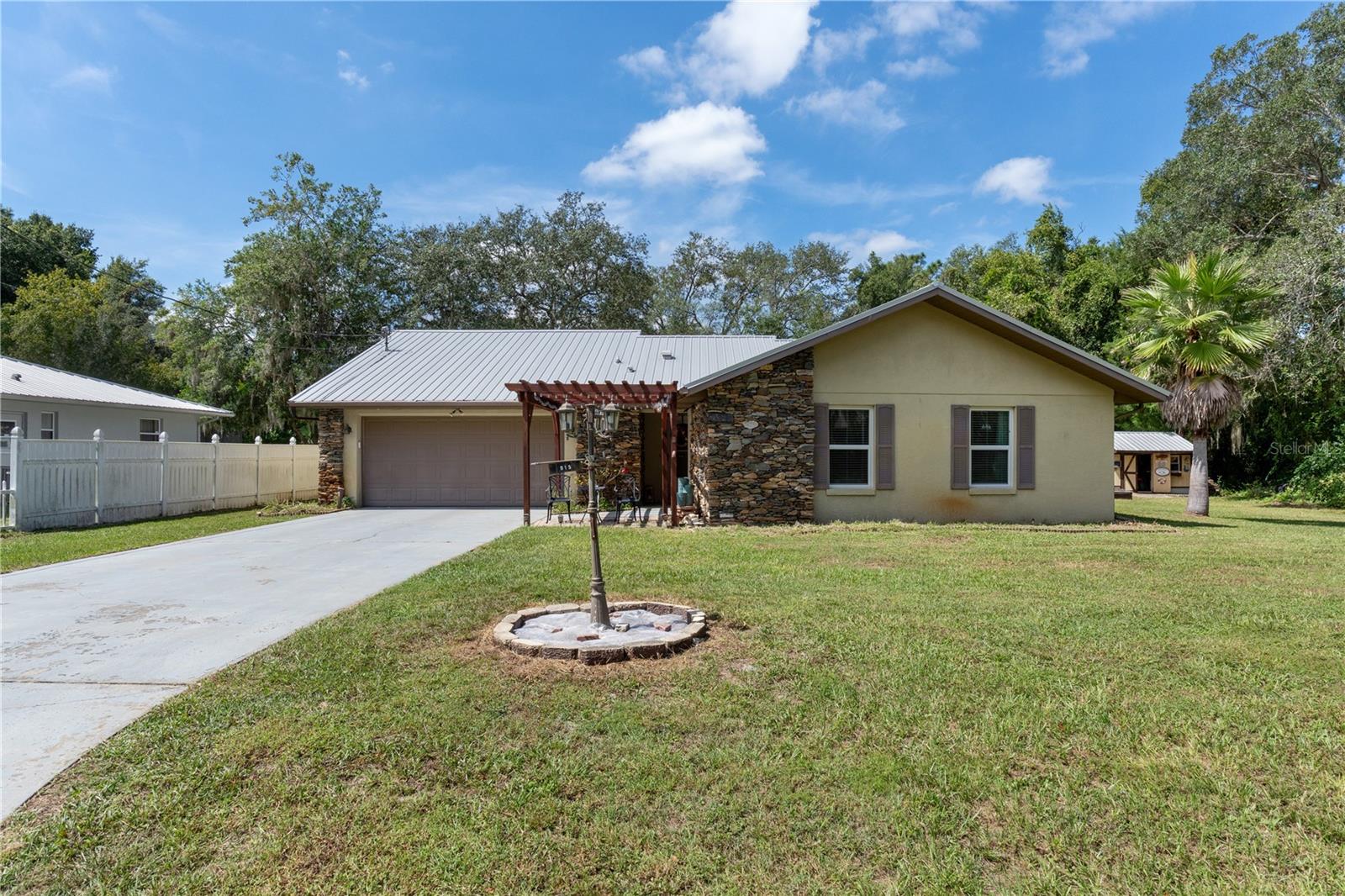 915 Stetson Ter Property Photo