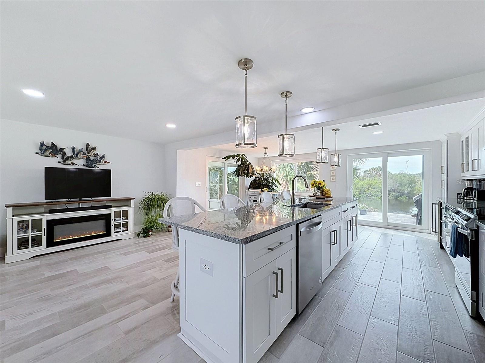 6618 Leeside Isle Property Photo 3