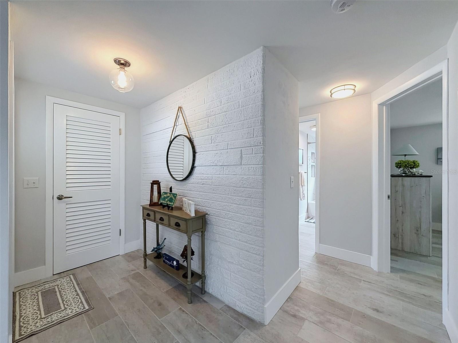 6618 Leeside Isle Property Photo 6