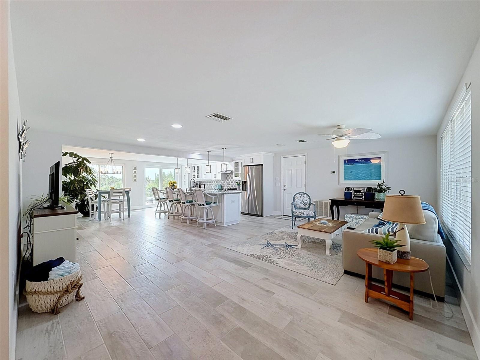 6618 Leeside Isle Property Photo 8