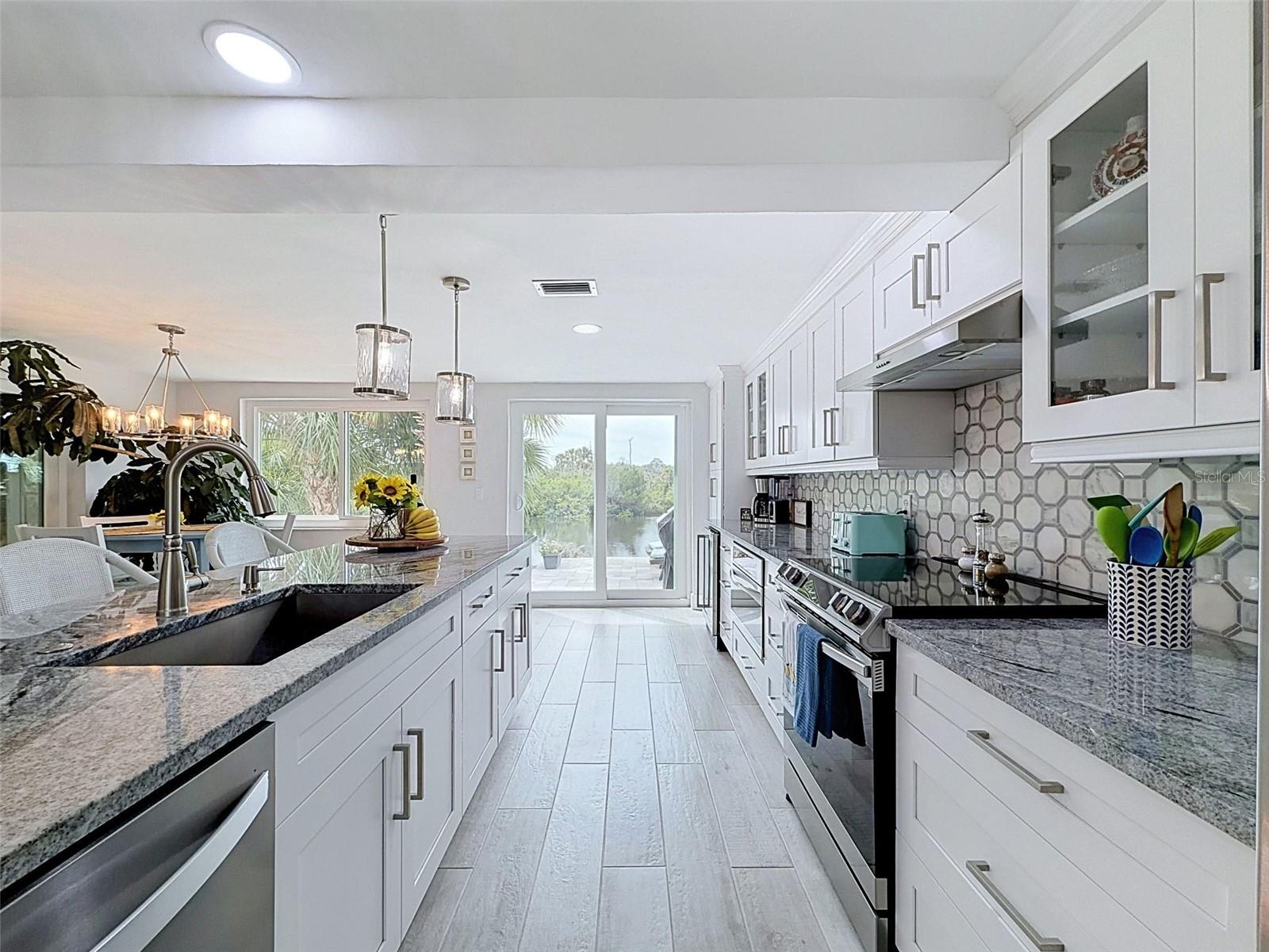 6618 Leeside Isle Property Photo 13