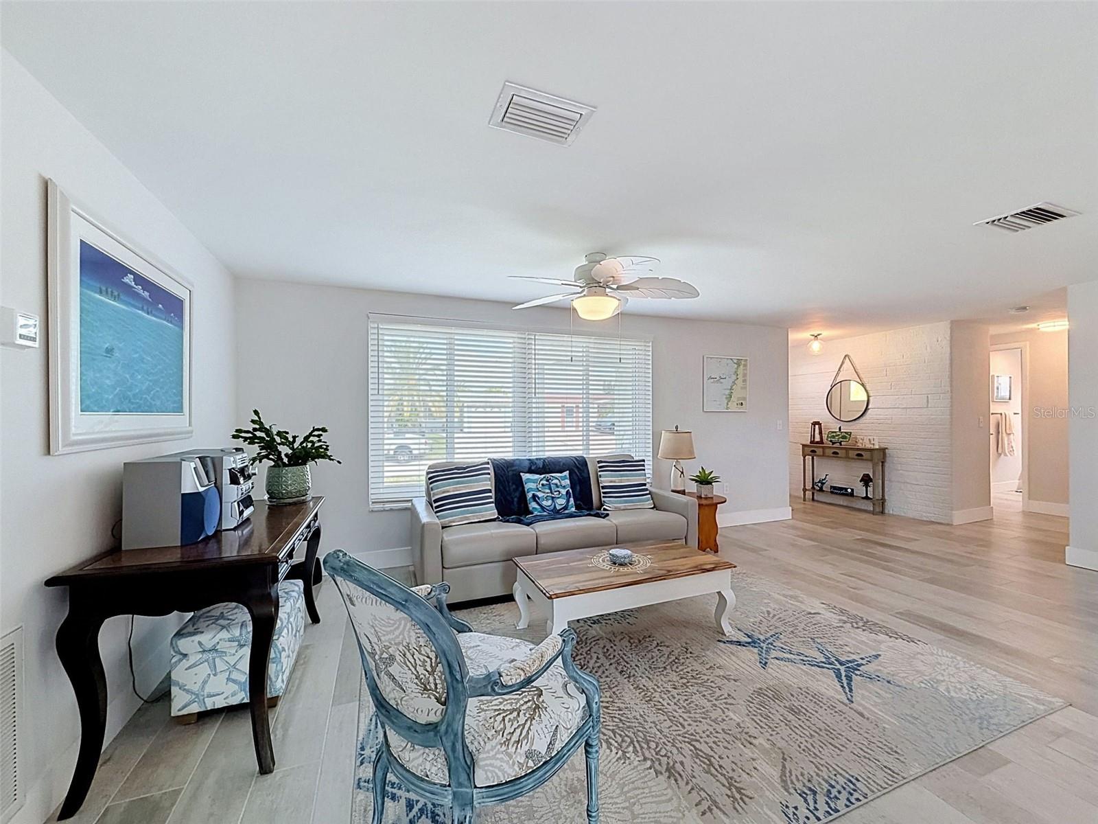 6618 Leeside Isle Property Photo 18