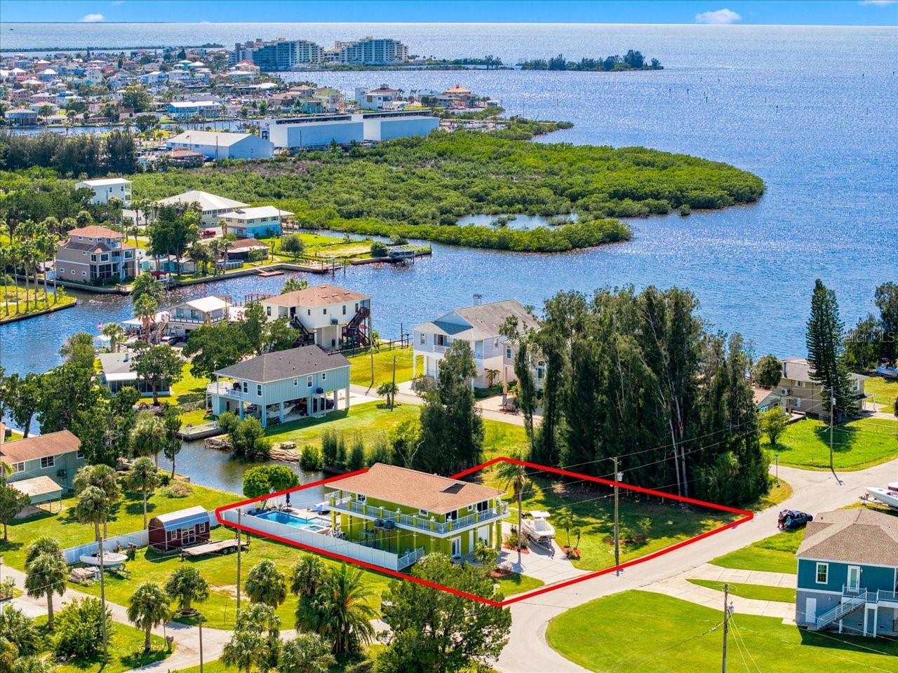 6744 Seaview Blvd Property Photo 3