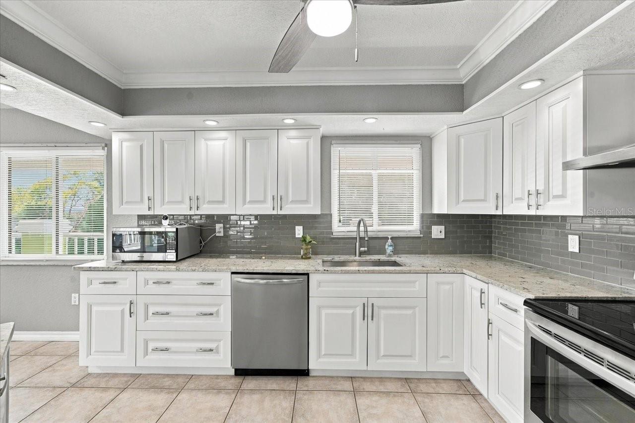 6744 Seaview Blvd Property Photo 17