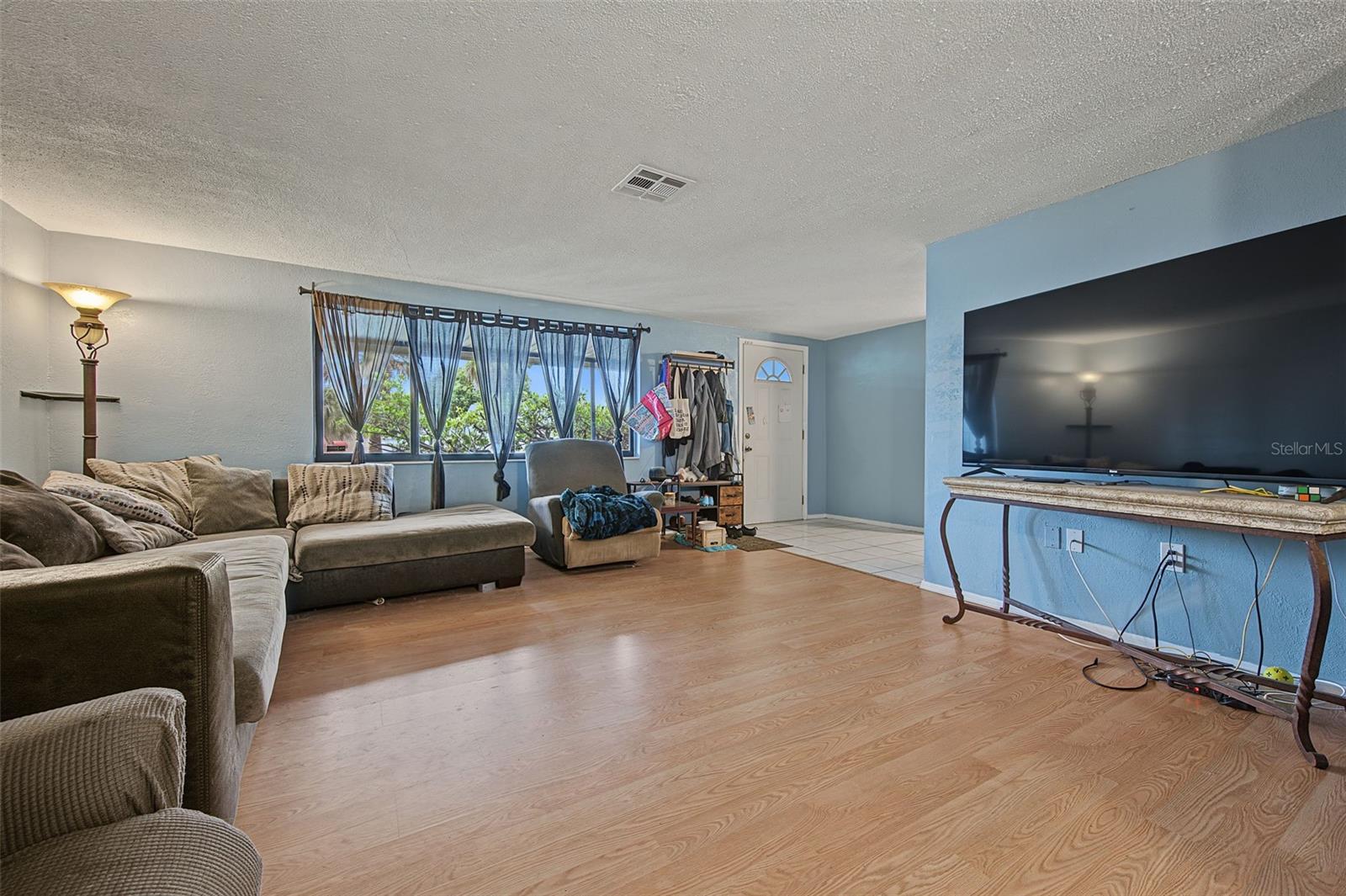 7234 Ashwood Dr Property Photo 4