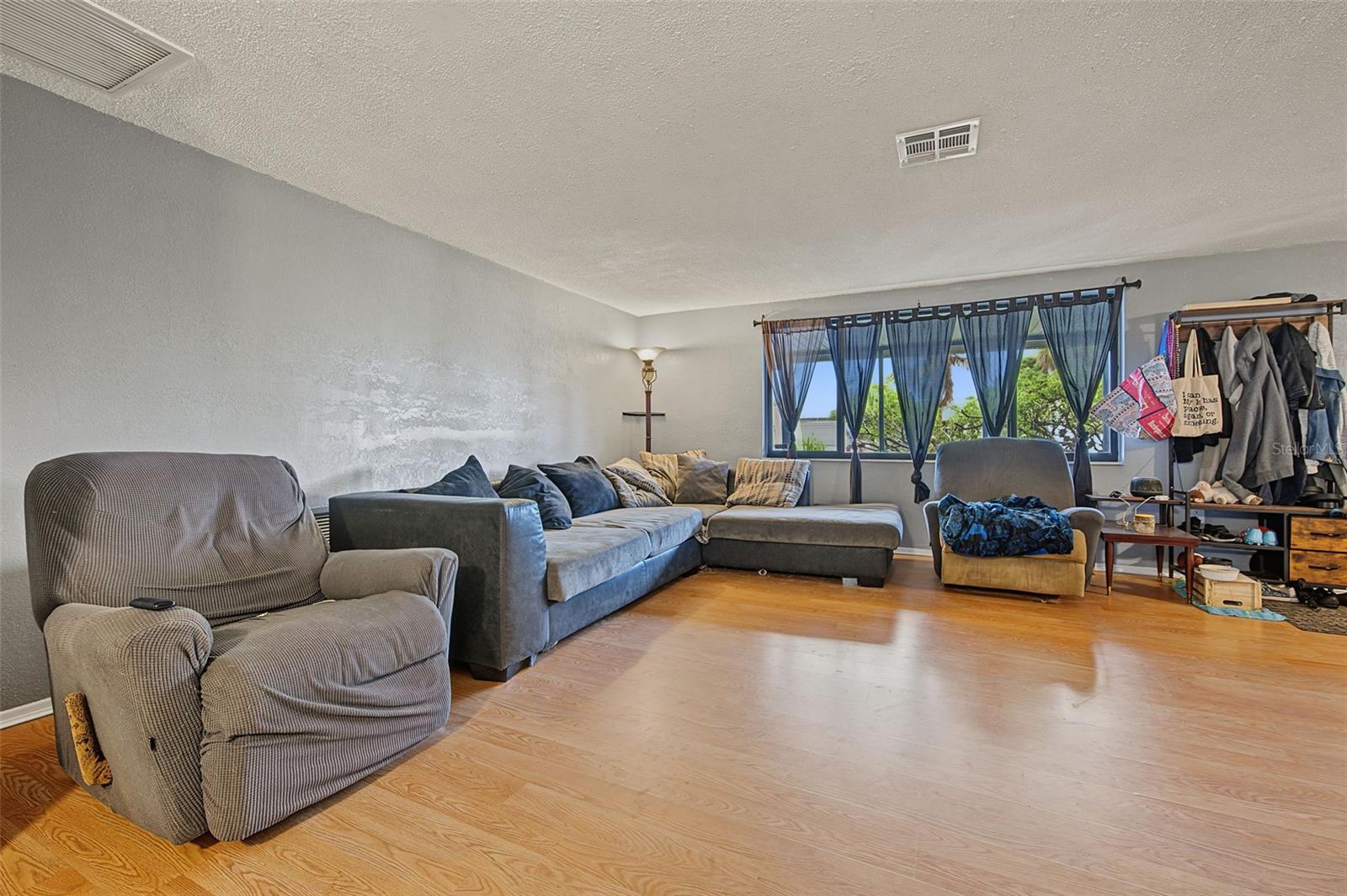 7234 Ashwood Dr Property Photo 5
