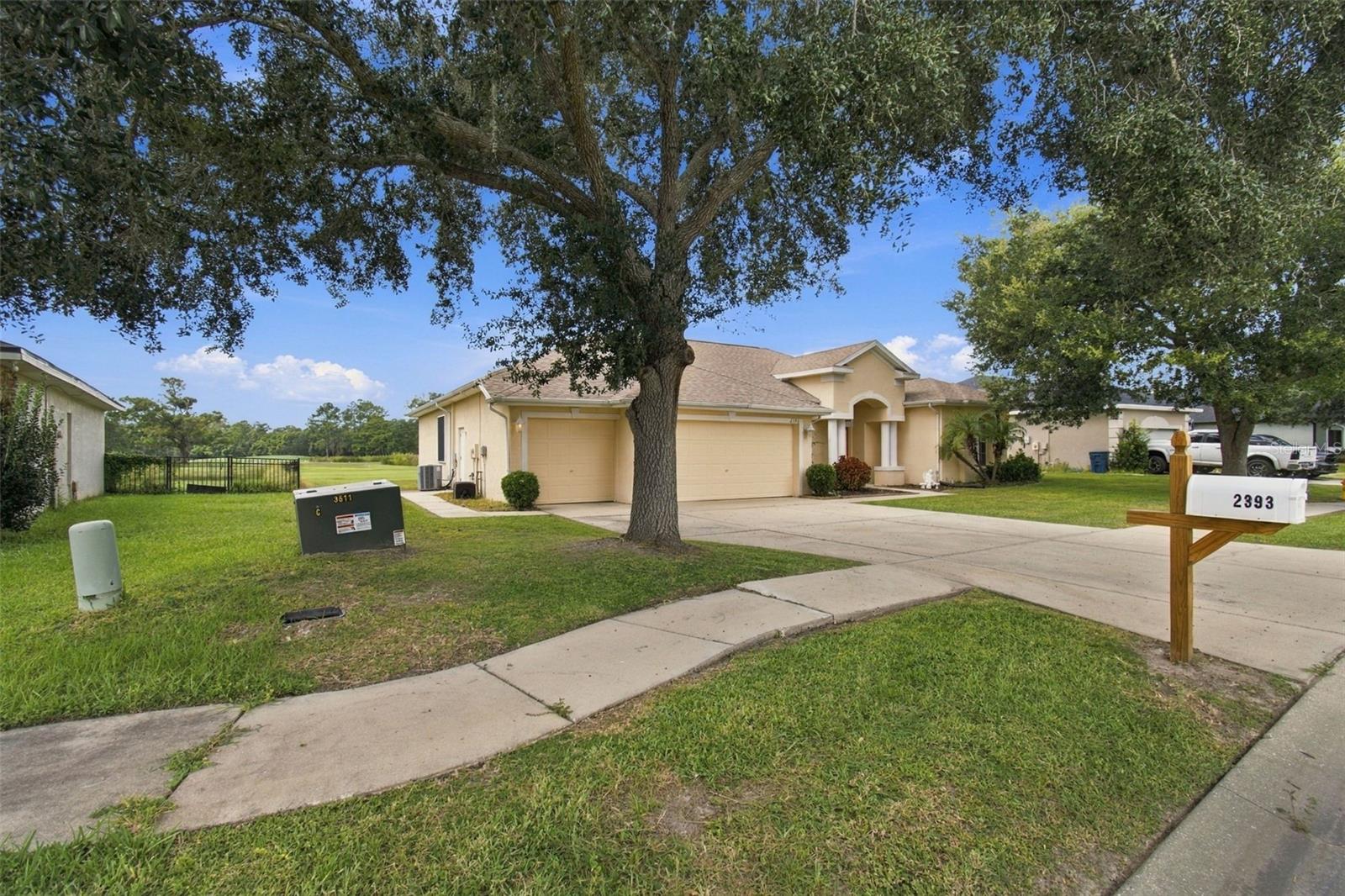2393 Old Oak Trl Property Photo 4