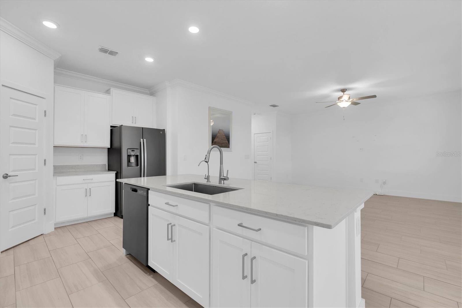 8220 Rolling Tides Dr Property Photo 14