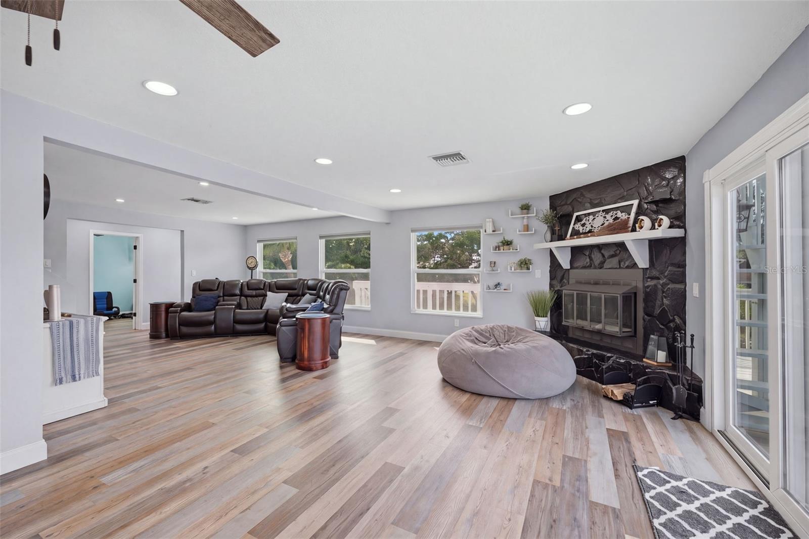14523 Barlow Ln Property Photo 20