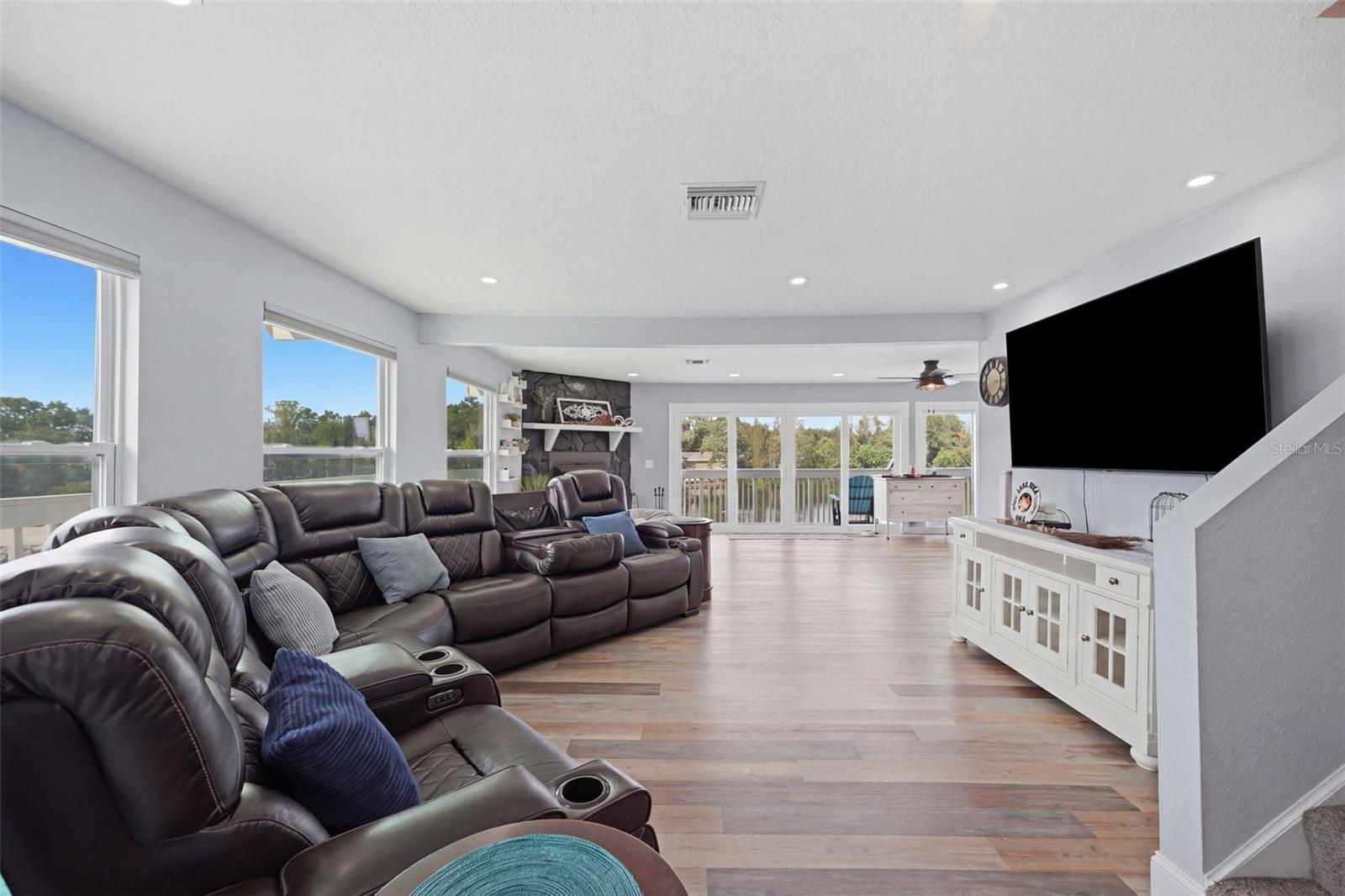 14523 Barlow Ln Property Photo 23