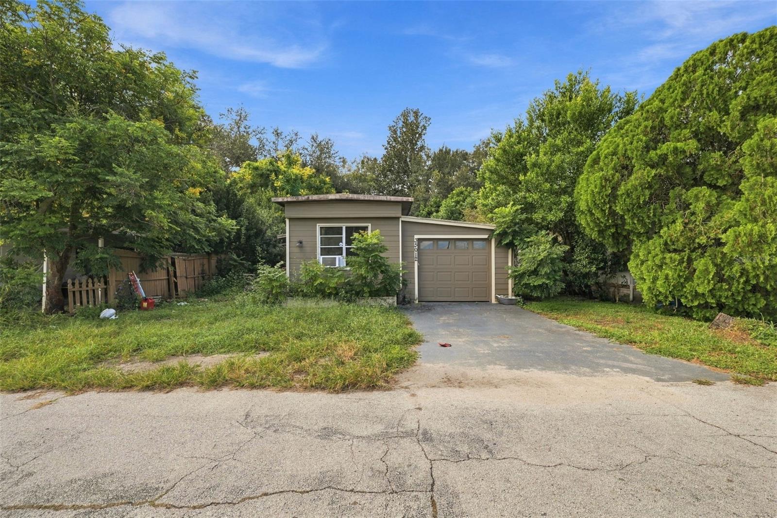 35012 Glosson Cir Property Photo 1