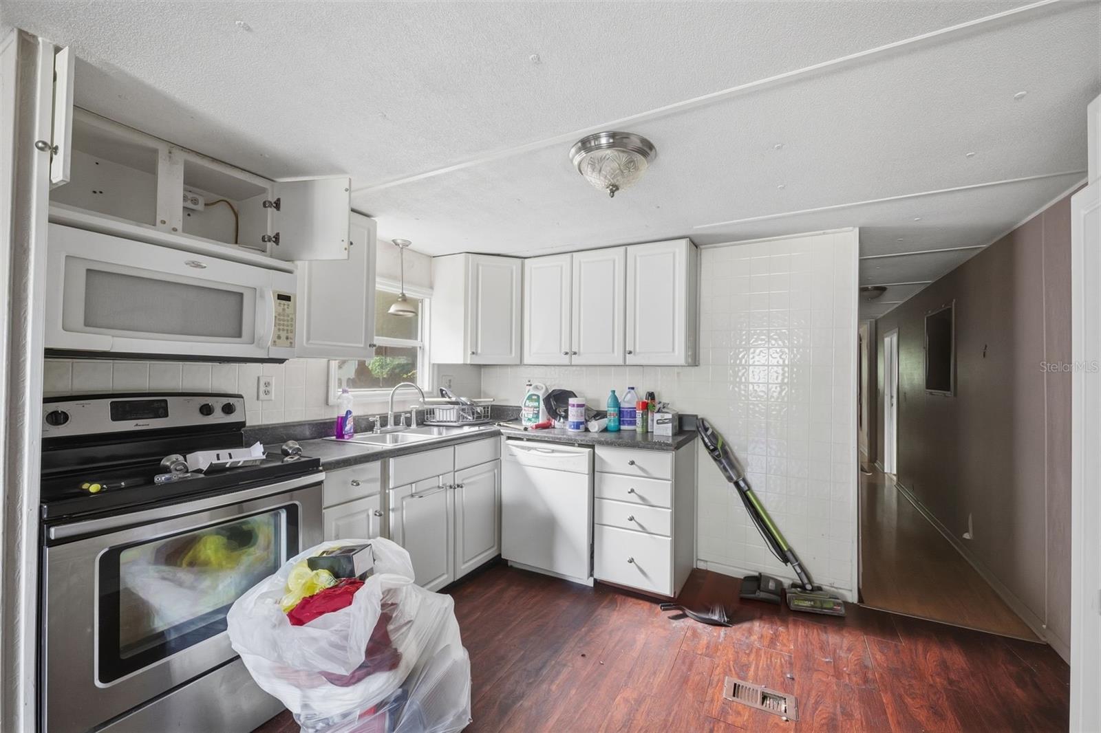 35012 Glosson Cir Property Photo 4