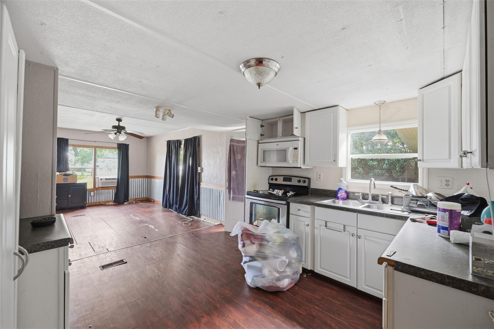 35012 Glosson Cir Property Photo 5