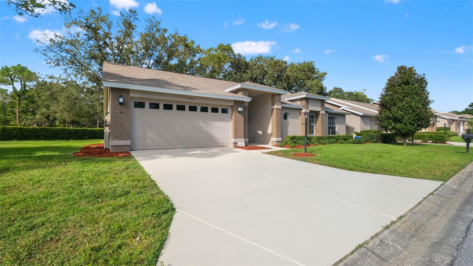 1385 Summerwood Ct Property Photo 4