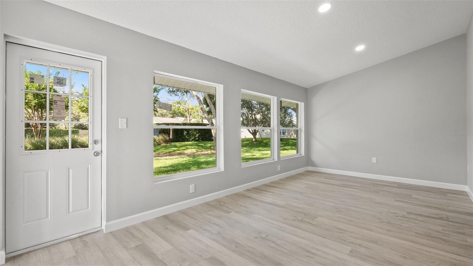 1385 Summerwood Ct Property Photo 5